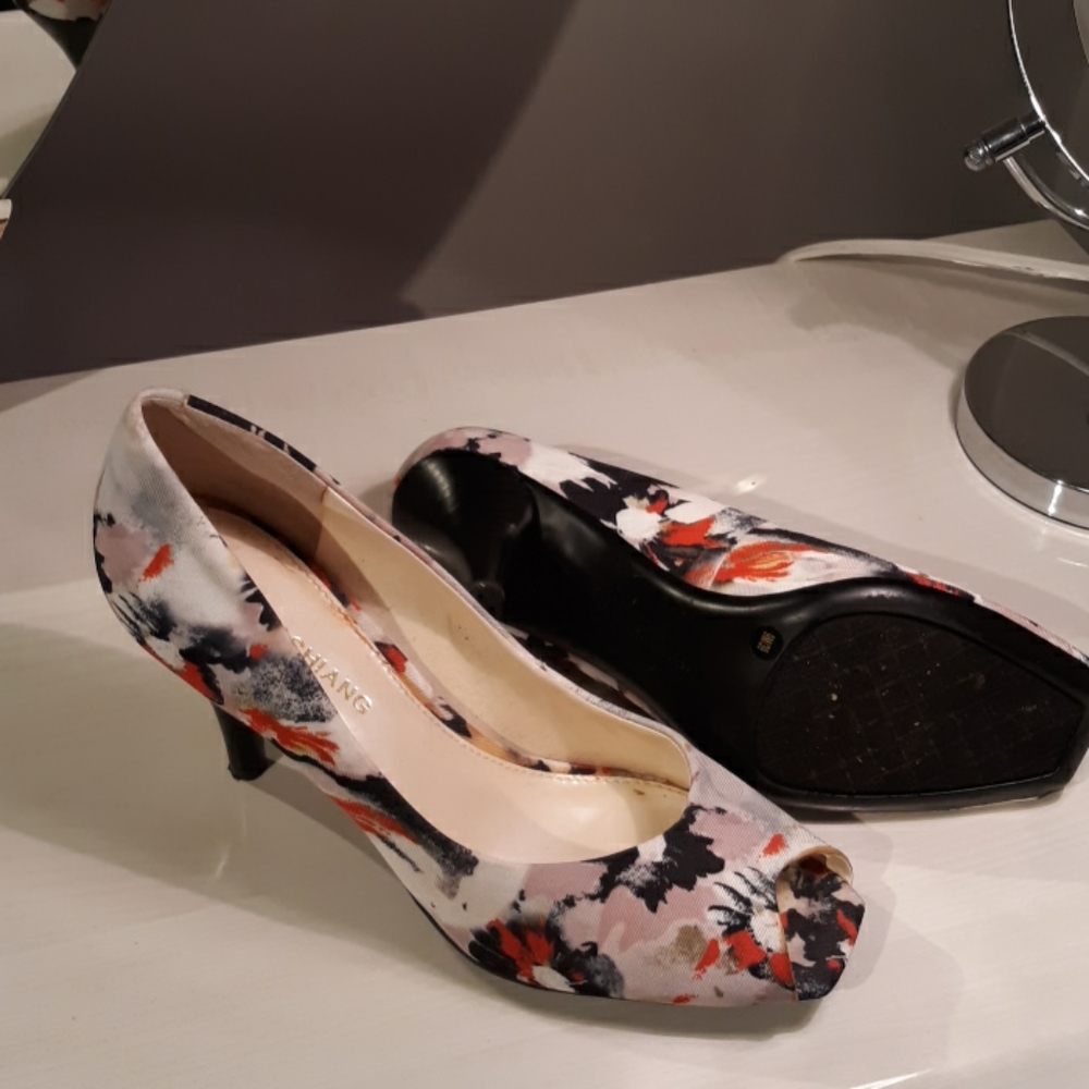 Shoes - Picture 2 of 4